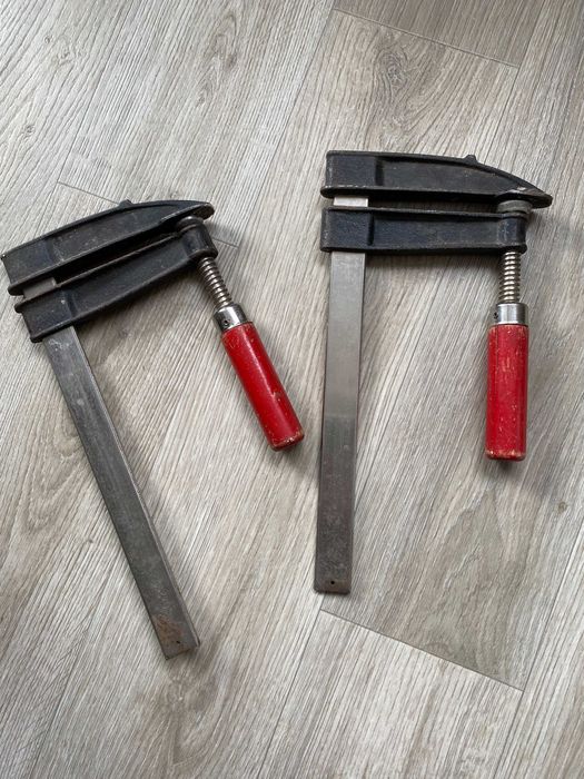 Дърводелска стяга, класическа 2 броя продава