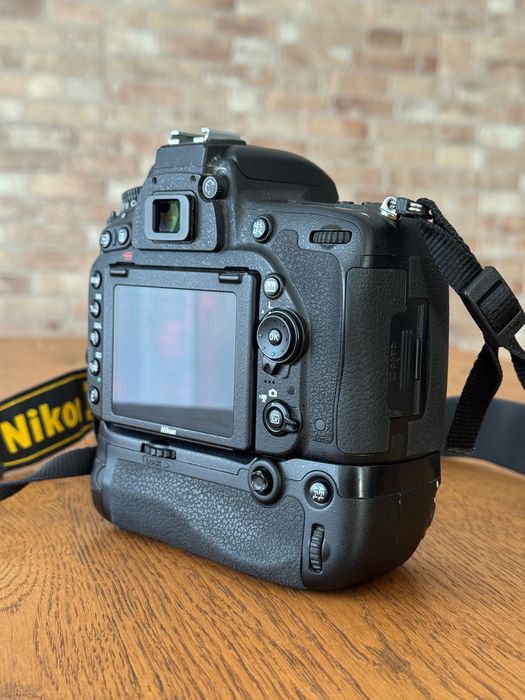 Nikon D750 + Grip MB-D16 + 2 baterii originale