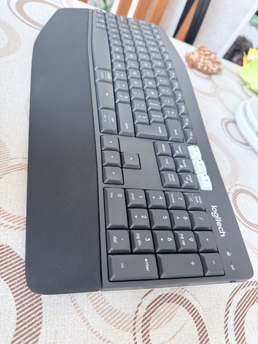 Клавиатура Logitech K850 безжична Bluetooth