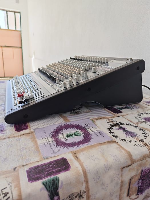 Korg SoundLink  MW-2408 mixer hibrid, stare foarte bună
