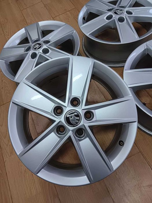 Jante 16 Skoda Octavia originale Seat Leon VW Golf e-Golf 5E0601025M