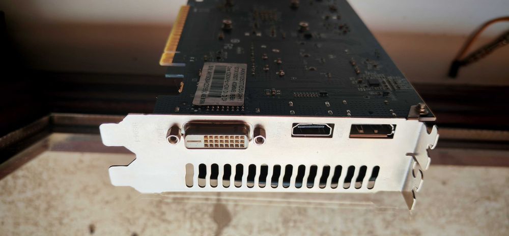 Продаются видео карты GTX 1050TI 4GB AMD RX550 4GB