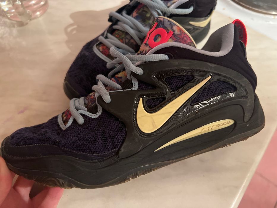 Прода в идеальном состоянии кроссовки оригинал