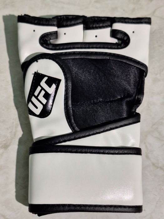 Перчатки UFC для единоборств