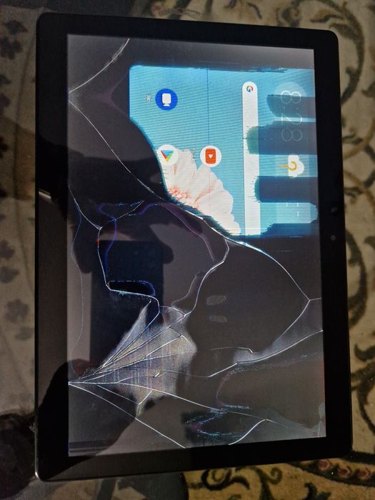 Vând tableta Lenovo Tab M10 HD ecran spart