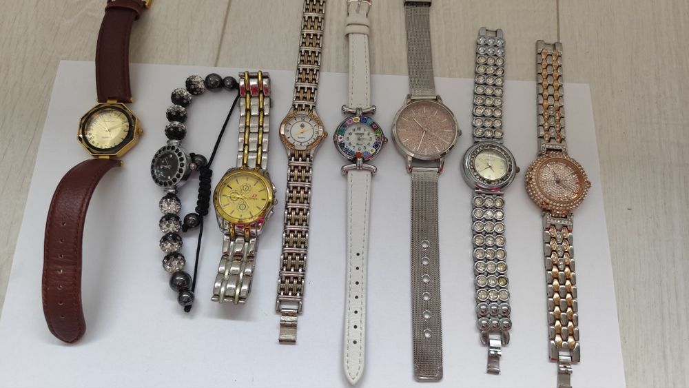 Ceasuri de måna mai multe modele