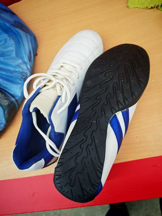 Adidași noi bărbații