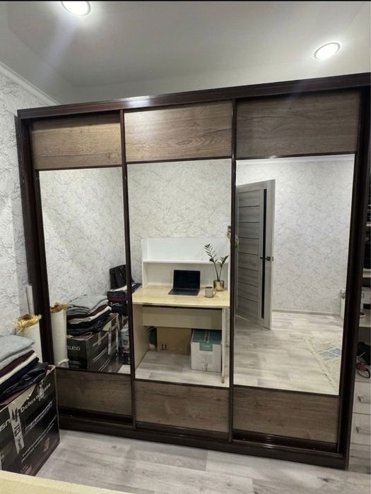 Продам купейный шкаф