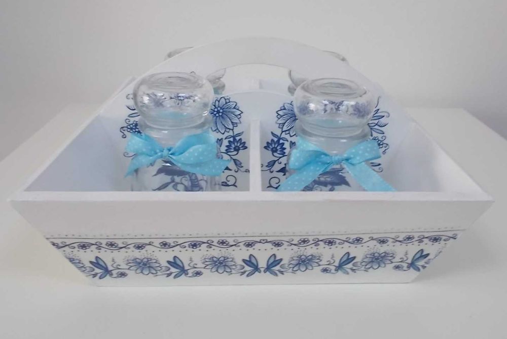 Tavita decorativa cu recipiente pentru condimente