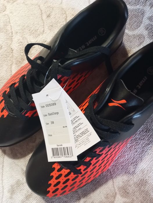 Чисто нови обувки за футбол 38 размер