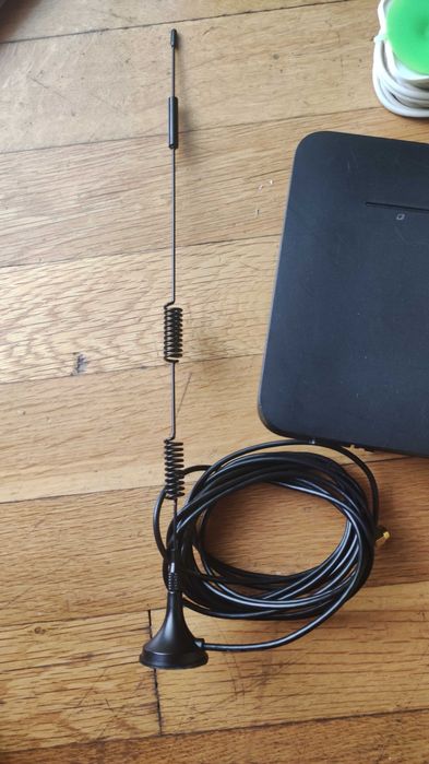 wi-fi роутер на Vivacom на 12v. и 220v. Със SIM карта.