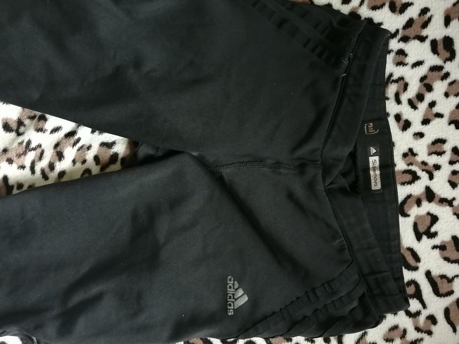 2 дамски клина адидас S-ки и къс панталон общо 10лв.