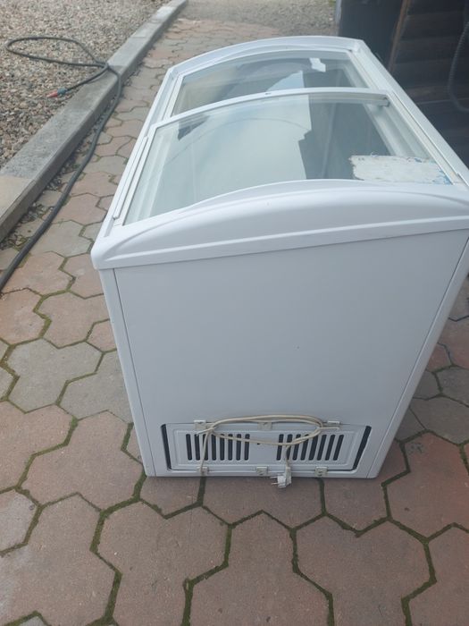 Продам морозильную камеру