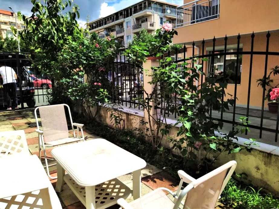 Отличен голям тристаен Черно море 3 до плажовете, собствен двор