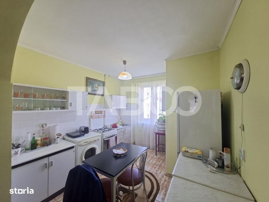 Apartament decomandat vanzare3 camere 66 mpu pivnita Mihai Viteazul