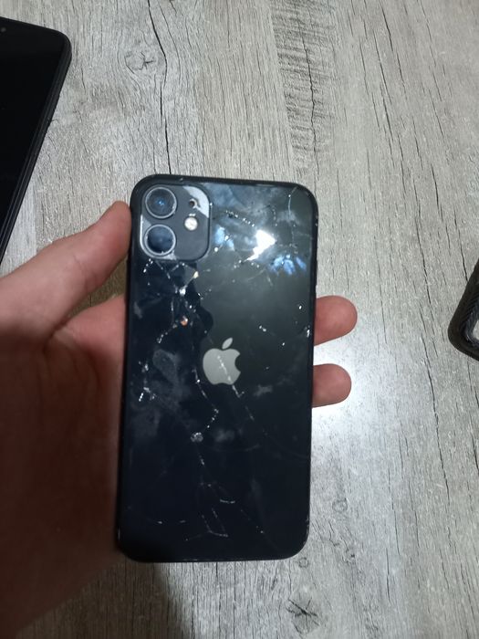 Iphone 11 sotiladi srochni