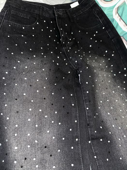 Женские джинсы со стразами