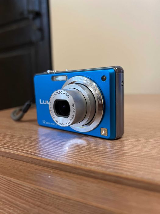 Фотоапарат Panasonic 12 Mp с подаръци