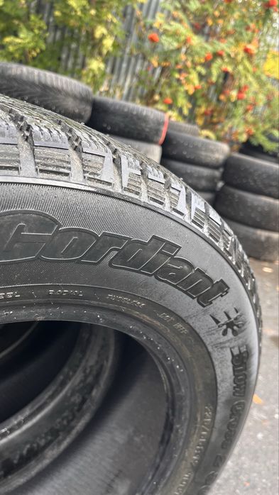 Продам резину 235/65/17