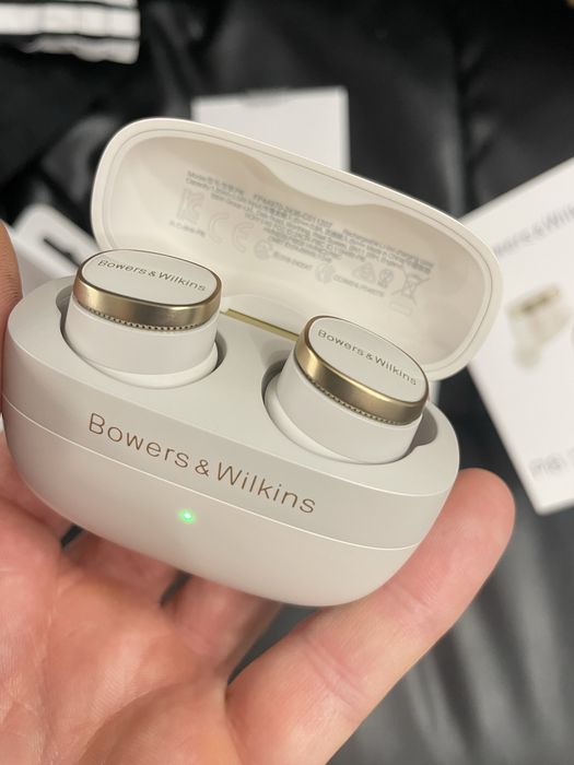Casti Bowers & Wilkins Pi8