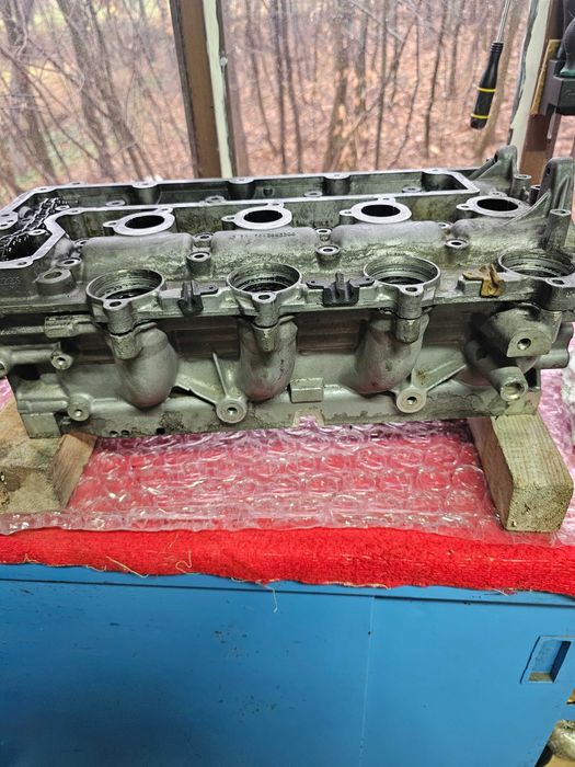 Продавам оборудвана цилиндрова  глава 2.HDi