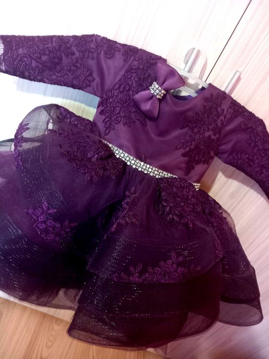 Бутикова рокля за момиченце на годинка в актуален за сезона цвят.