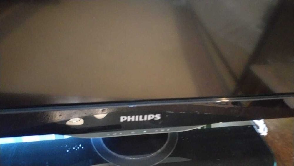 Телевизор  PHILIPS  с документами
