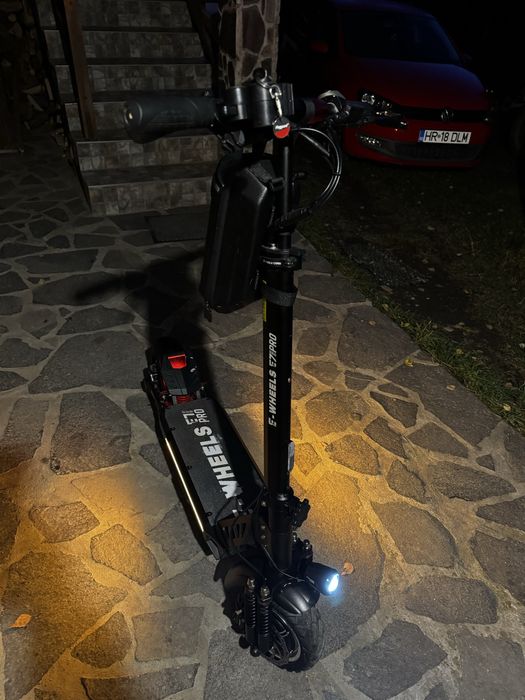 E Wheels E7 Pro electric trotinetā