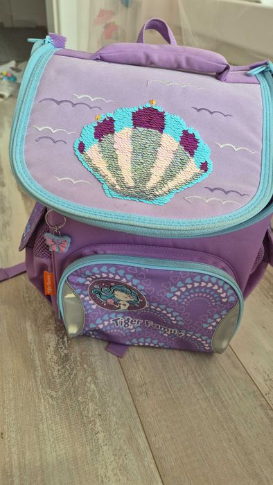 Ghiozdan scolar fete Tiger Family - 100 lei
