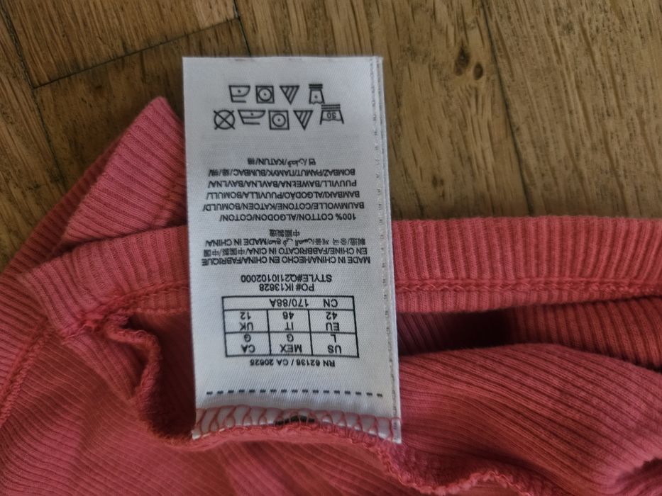 Оригинален потник Guess Размер Л. В отлично състояние.