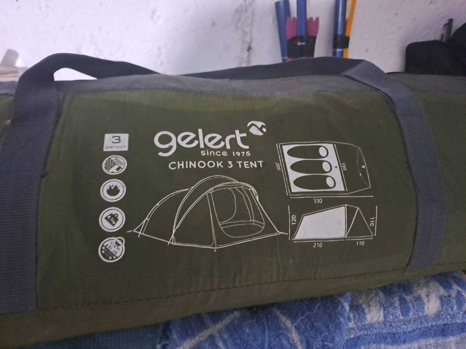 Vand 1 cort de 3 persoane