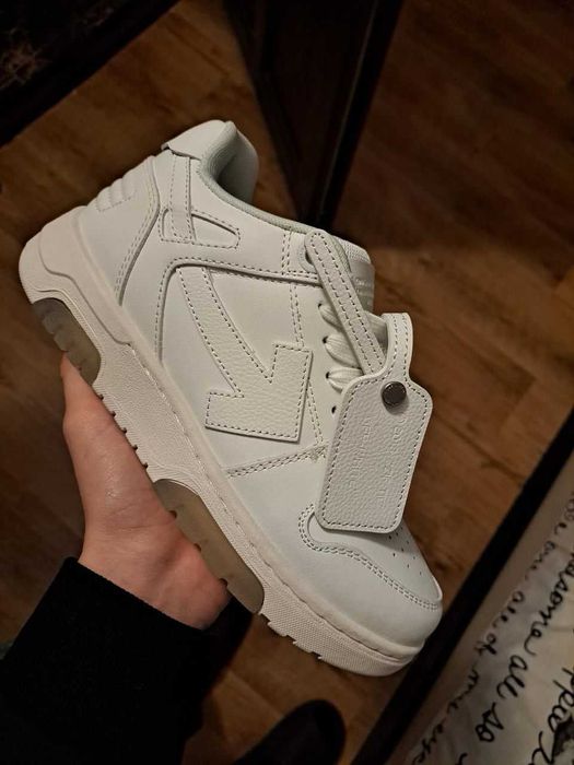 #NOU# Off White Out of Office White - Verificare Colet -