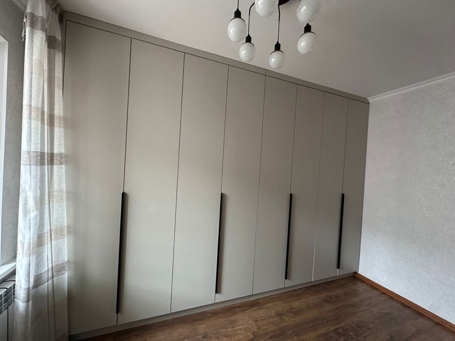 Шкаф срочно продам