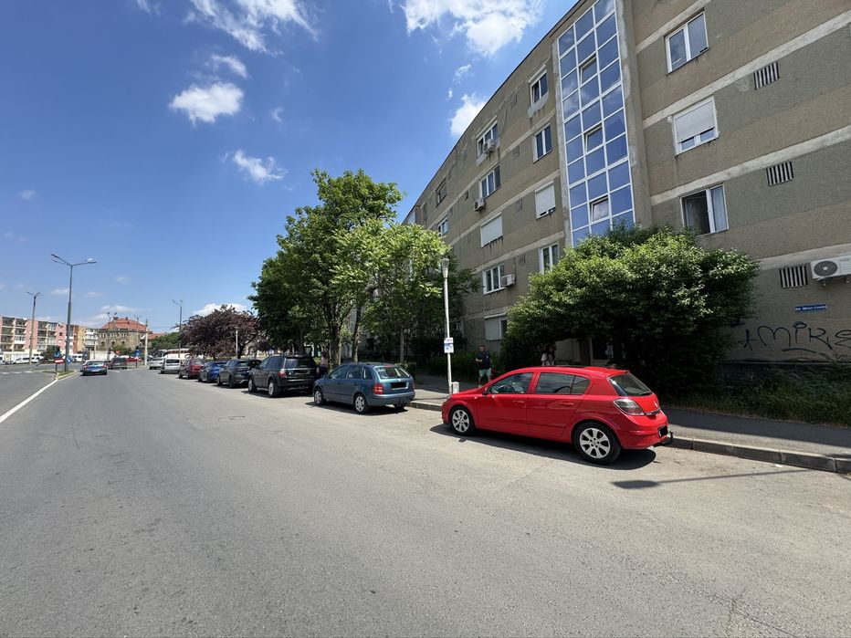 Inchiriez apartament zona centrala etaj 1