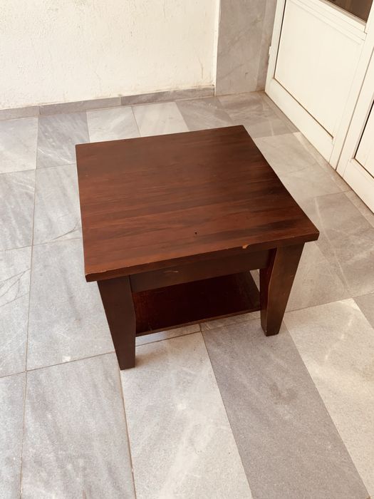 Дървена холна масичка с чекмедже