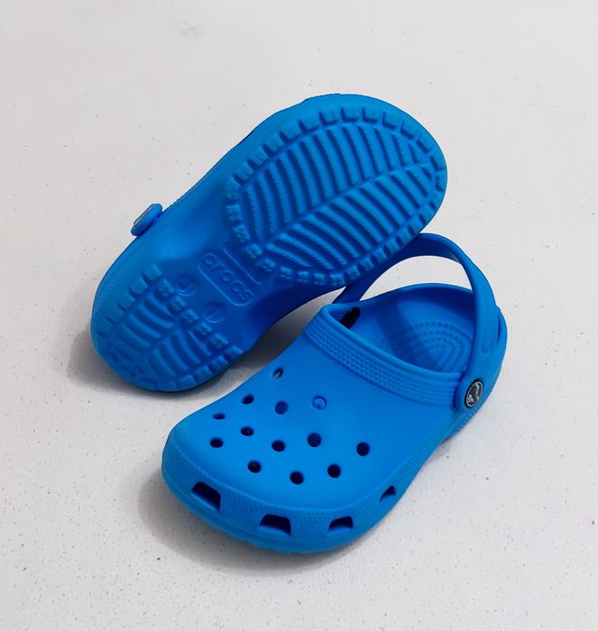 Saboți CROCS Classic Clogs, sandale, papuci plajă, mărimea J1 sau Nr. 32-33 EU unisex