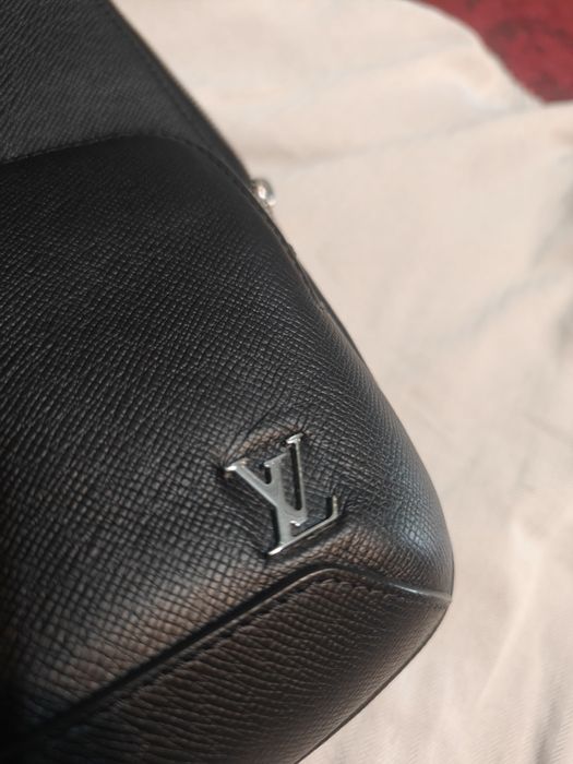 Louis Vuitton Sling bag