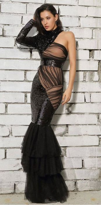 Продавам официална черна рокля