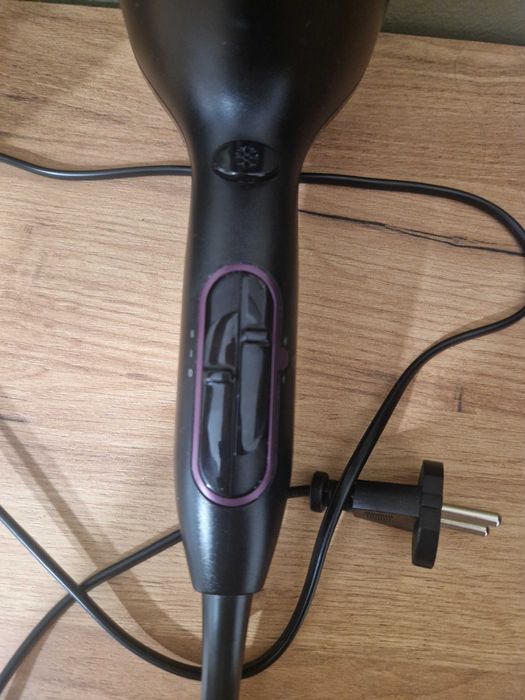 Сешоар Philips ThermoProtect 2100W