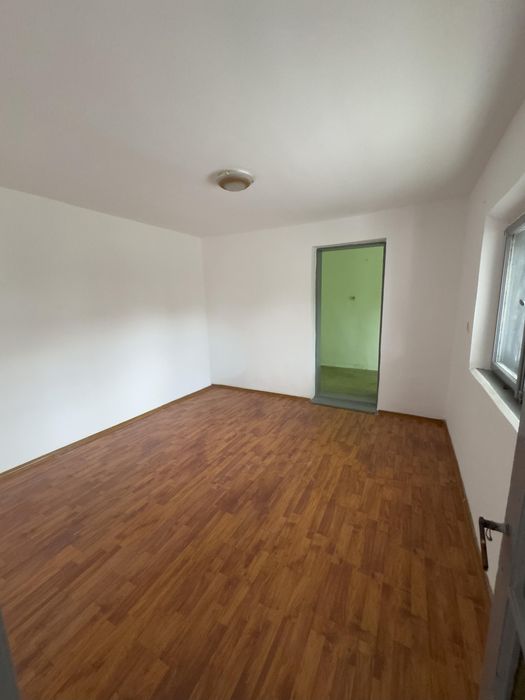Casa centrala, 4 camere + anexe