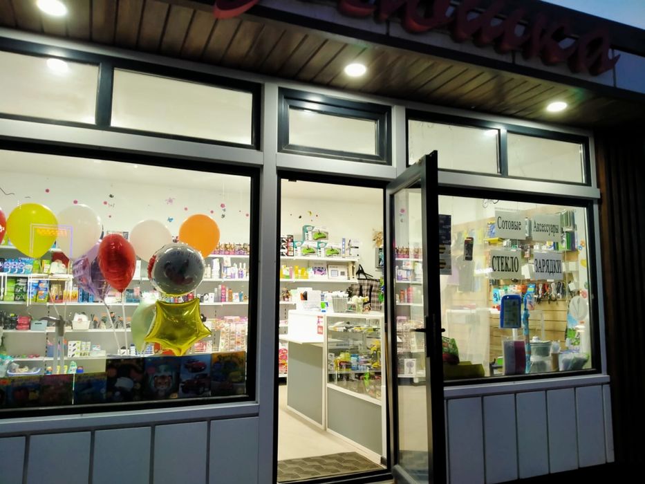 Продается хозяюшка и сотовые аксессуары