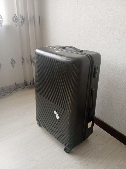 Чемодан большой черный
