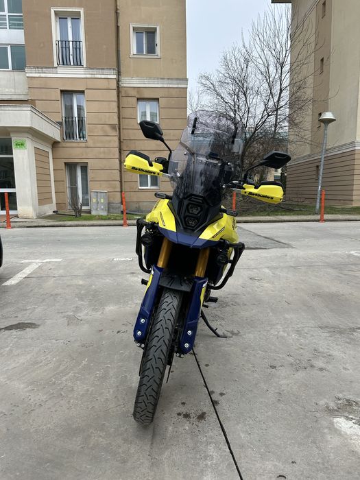 Suzuki V-Strom 800DE 2023 – Echipare Premium (~3.000€ accesorii)