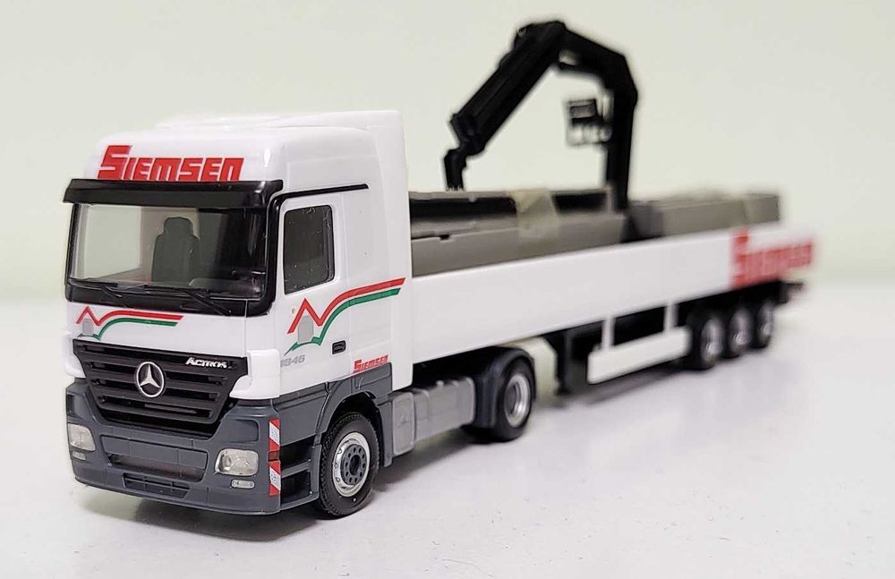 masinuta macheta Herpa camion cu macara si incarcatura scara 1:87  H0