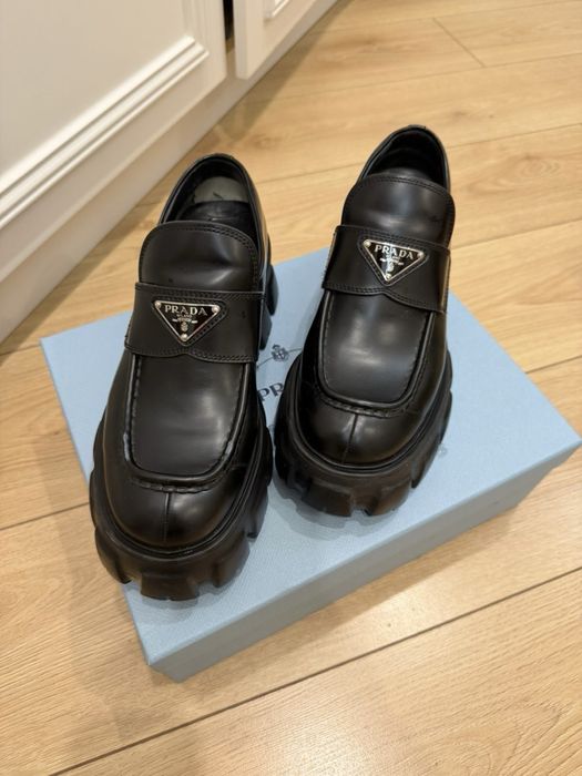 Продам лоферы женские