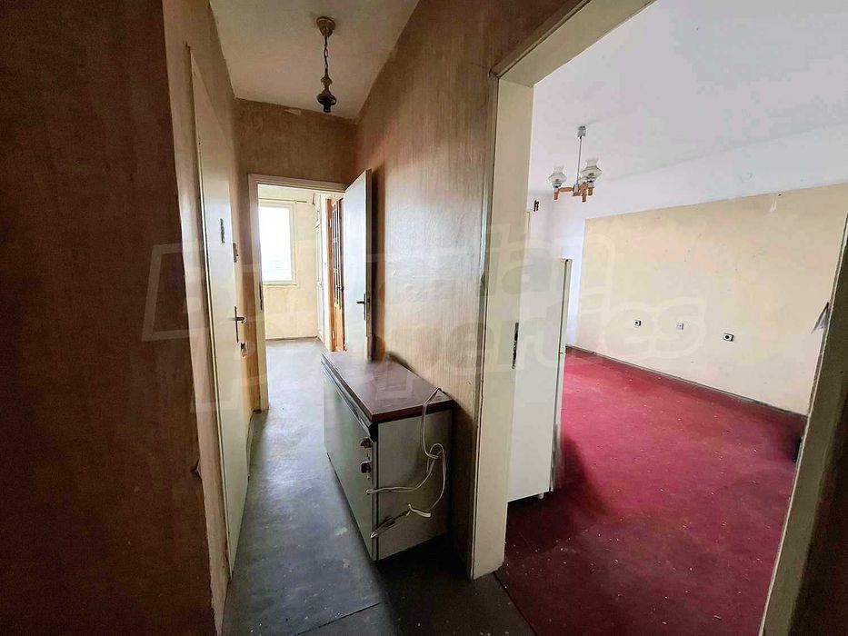 Продава се Тристаен апартамент в Елхово - 105 кв.м за 379 €/кв.м - Снимка #2