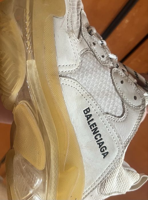 Balenciaga маратонки 40 отговарят на 26 см.