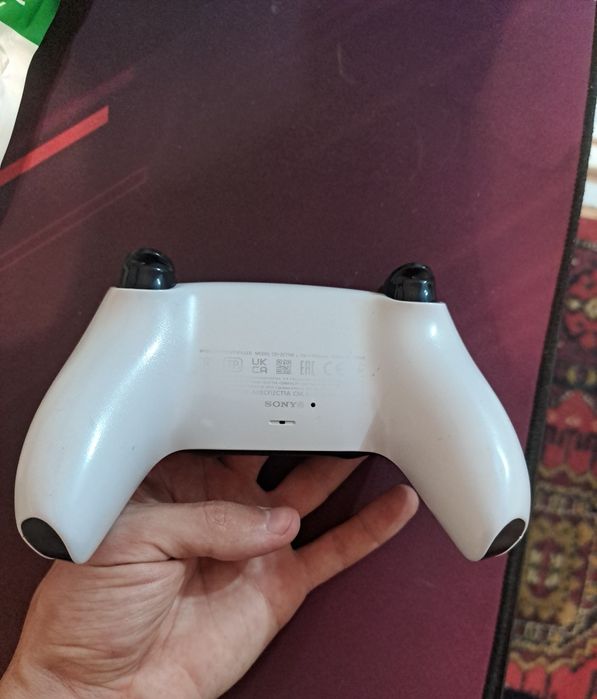 Продам оригинальный геймпад DualSense для PlayStation 5