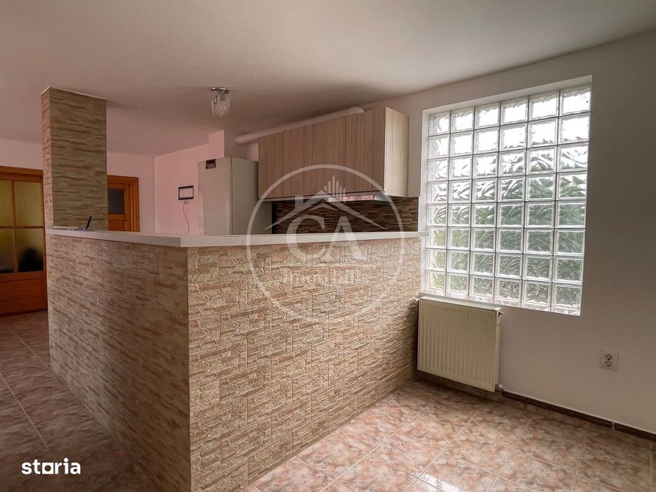 Casa de vânzare cu 8 camere de tip P+E+M in zona Rogerius, Oradea