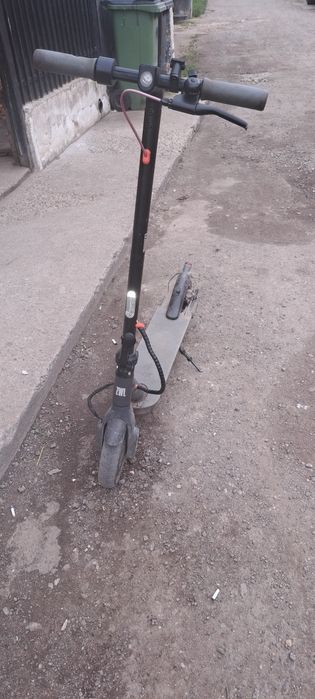 Vând trotineta electrica